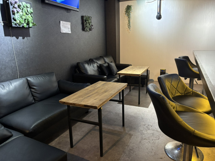 ＼仕事帰りに落ち着いたBARで自然に出会える／のイメージ画像